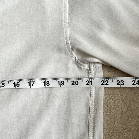 Esprit tunic blouse in ecru. Sleeves adjustable. Contrast detail. Size US M - Picture 8 of 12